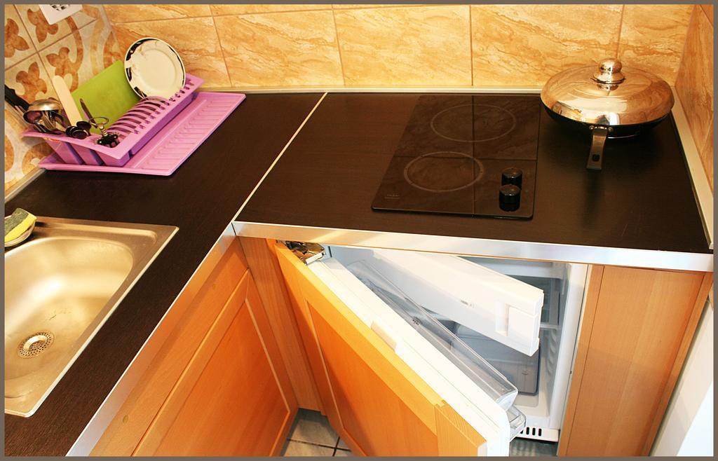 White & Quiet Apartment House เฮวิซ ภายนอก รูปภาพ