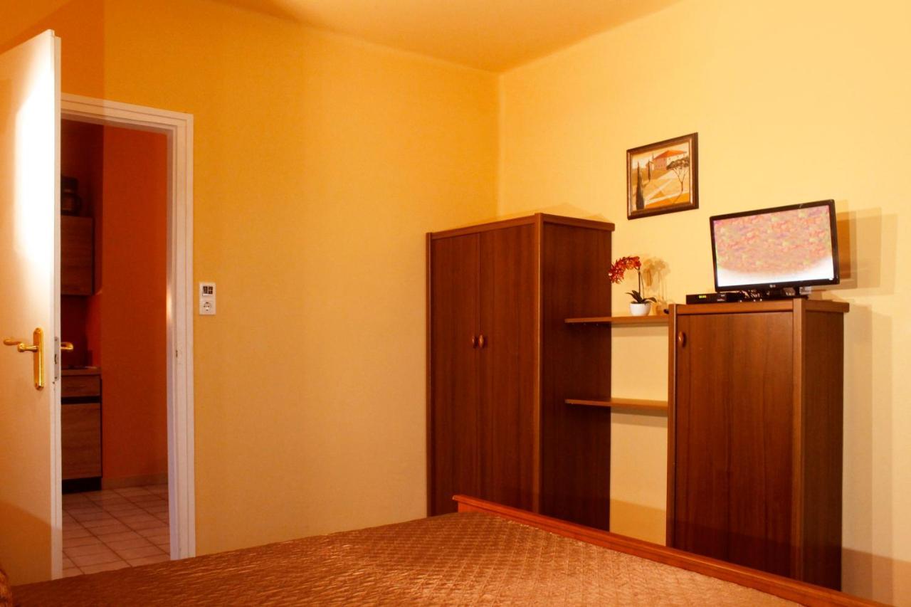 White & Quiet Apartment House เฮวิซ ภายนอก รูปภาพ
